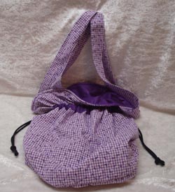 Kleine Tasche - violett - kariert - zum Schließen ins Bild klicken