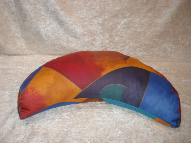 Halbmondkissen - zum Schließen ins Bild klicken