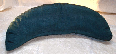 Halbmondkissen - zum Schließen ins Bild klicken