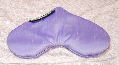 Augenkissen mit Amaranthfüllung und Lavendel - zum Schließen ins Bild klicken